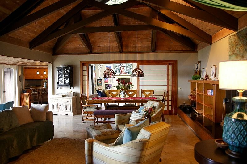 Perspective of living rooom from entrance