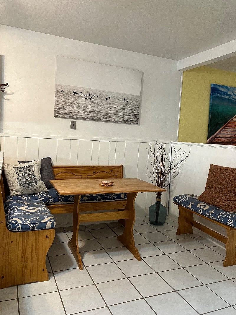 dining / breakfast nook