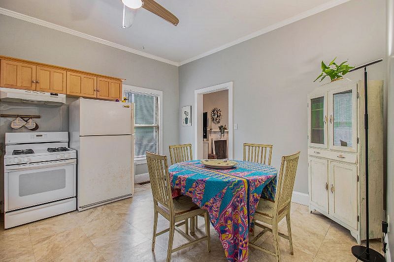 Large eat in kitchen