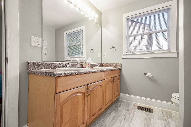 Master bathroom with tub/shower