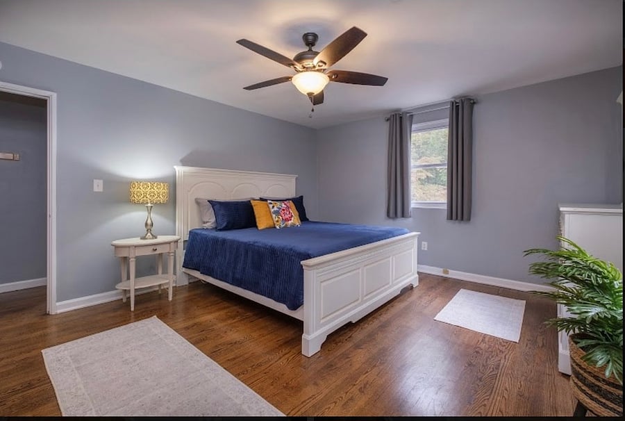 Large king bedroom