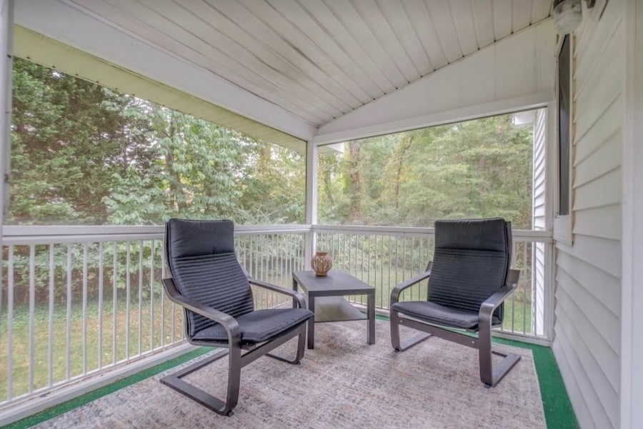 Enclosed screened in patio area at entrance.
