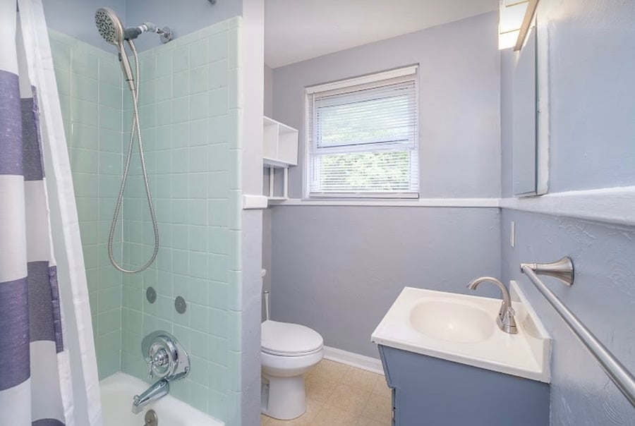 Large bathroom with tub