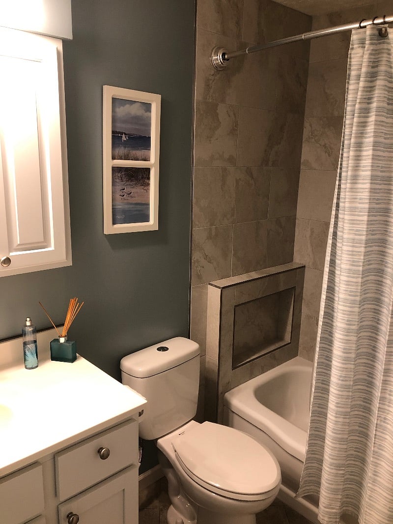 Bathroom 2/3, shower 1/2