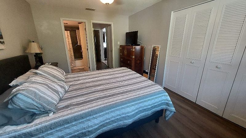 Bedroom with queen bed