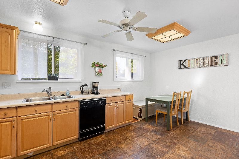 Kitchen has all the things you'll need for cooking a great meal. Full size fridge, dishwasher, plenty of pantry space and full oven/stove.