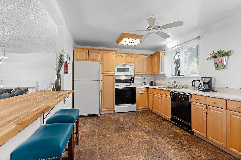 Another look at the kitchen and eat-in bar area.