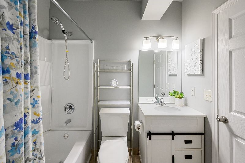 Full Bathroom