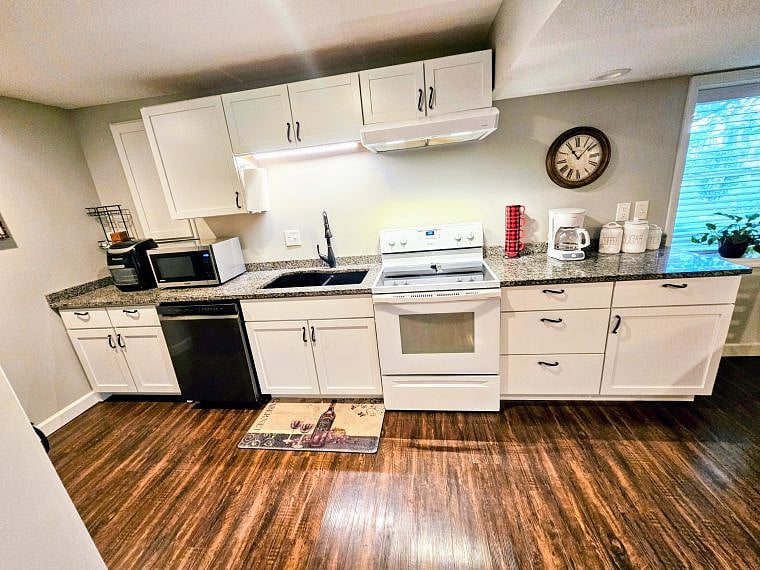 Kitchen with dishwasher, refrigerator, coffee maker, air fryer and microwave