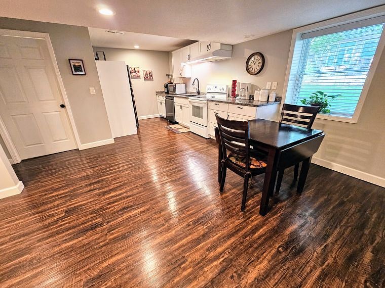 Eat In Kitchen area