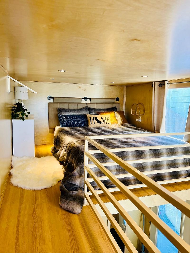 2nd queen size loft.