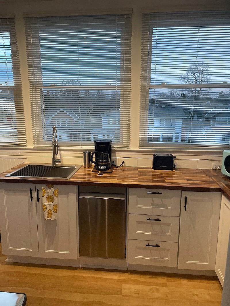 All. new kitchen with lots of windows
