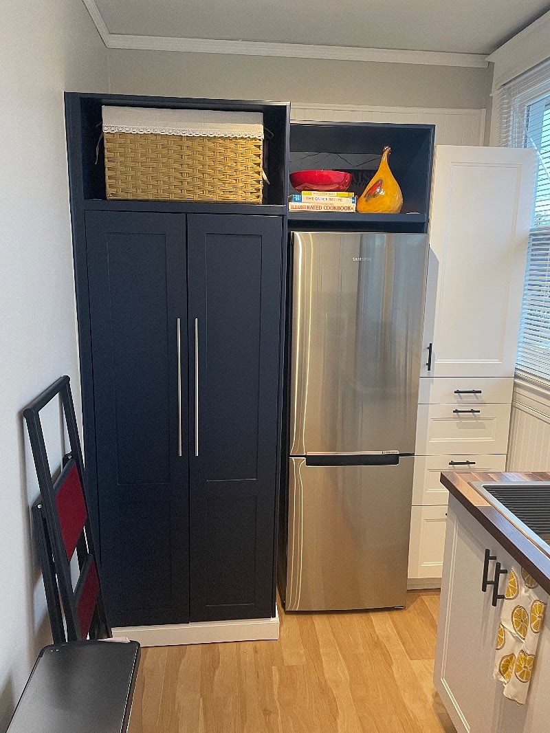 Stacked washer/dryer closet