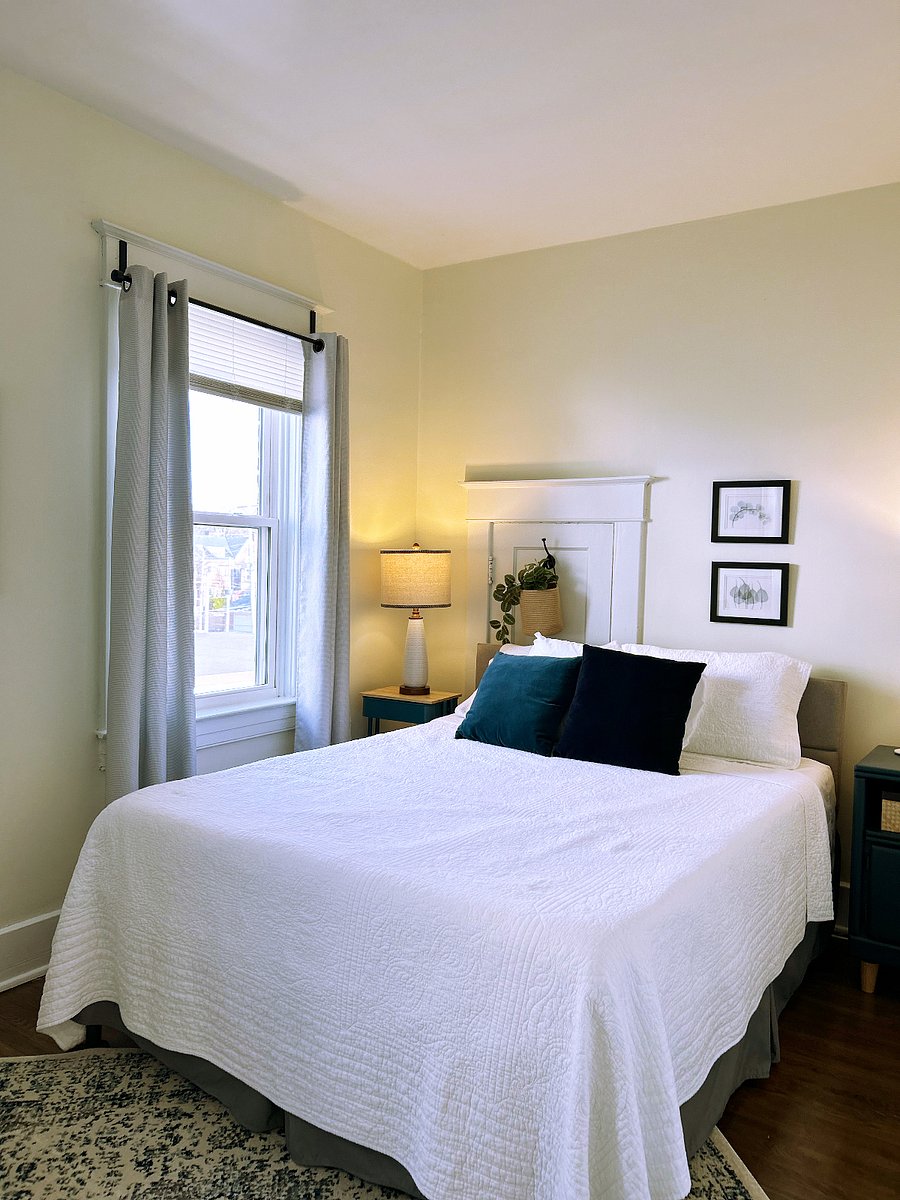 2nd bedroom with Queen Bed
