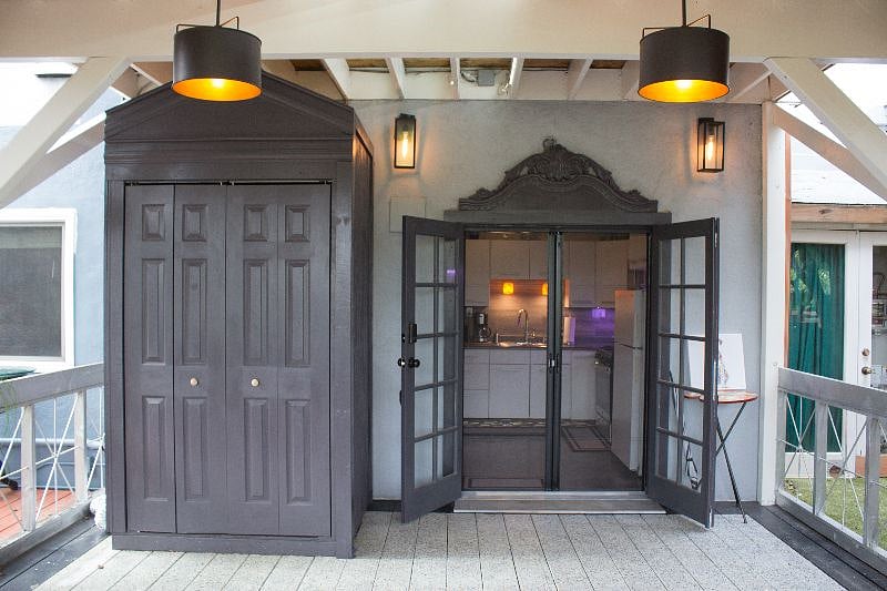 Retractable screens allows for fresh air flow with no flying bugs.