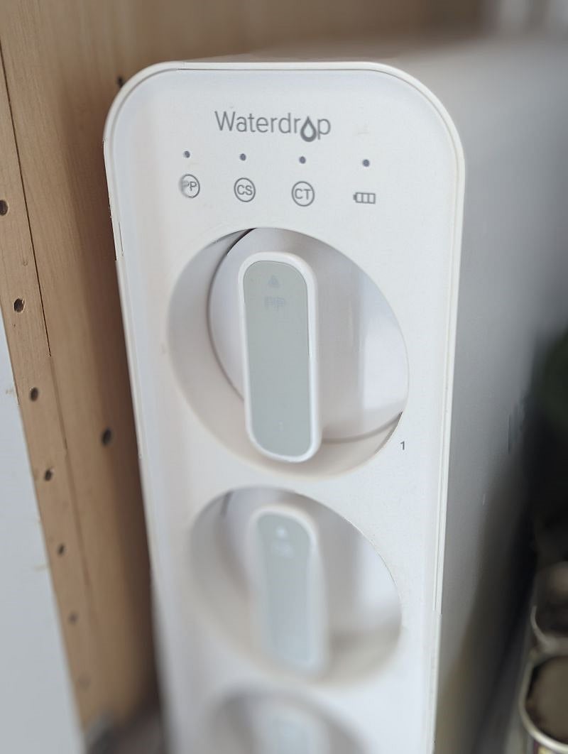 Waterdrop filtration system for clean, on demand drinking water.
