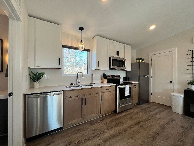 Furnished Finder property 470037_1 photo 3