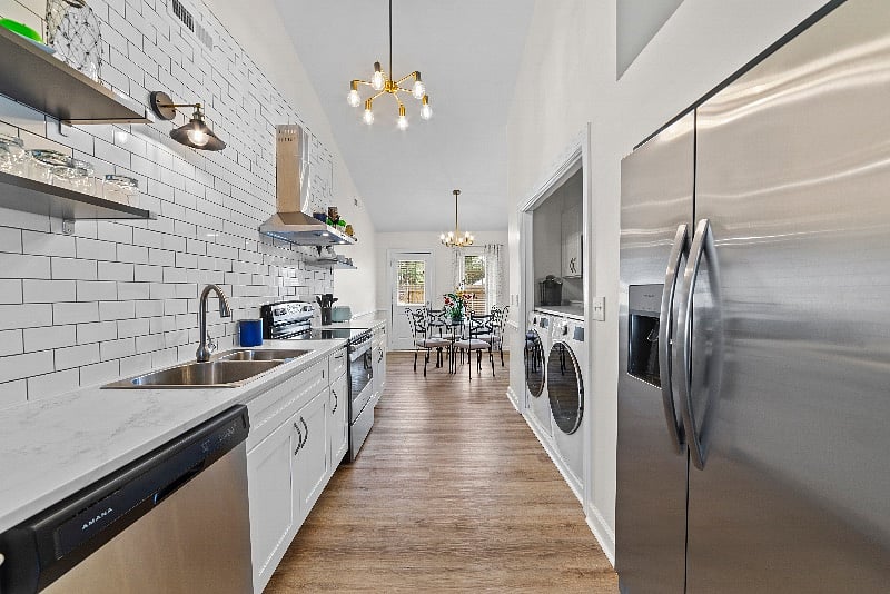 Fully equipped kitchen.
