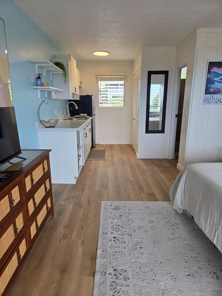 Newly renovated with luxury vinyl plank flooring.

Louvered windows throughout the space allow for ample airflow and breezy island-style living without the need for AC. 