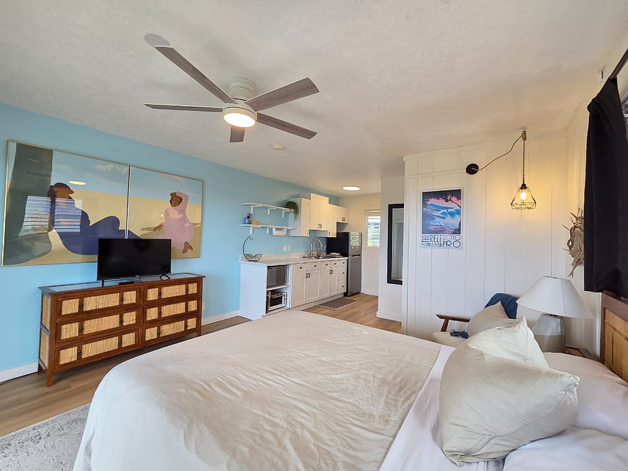 Queen sized bed, full dresser and functional kitchenette 