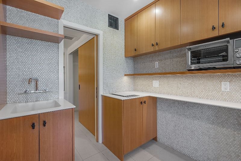 Another view showing seven-foot closet