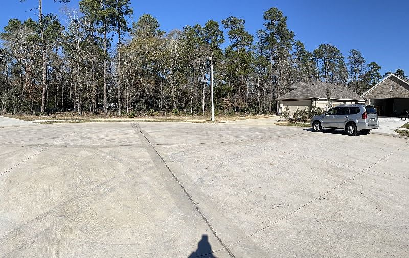 Last house in the cul-de-sac with plenty of trees on the side of it