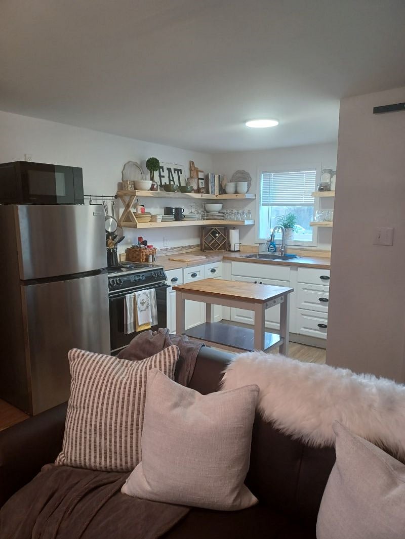Kitchen with moving cart