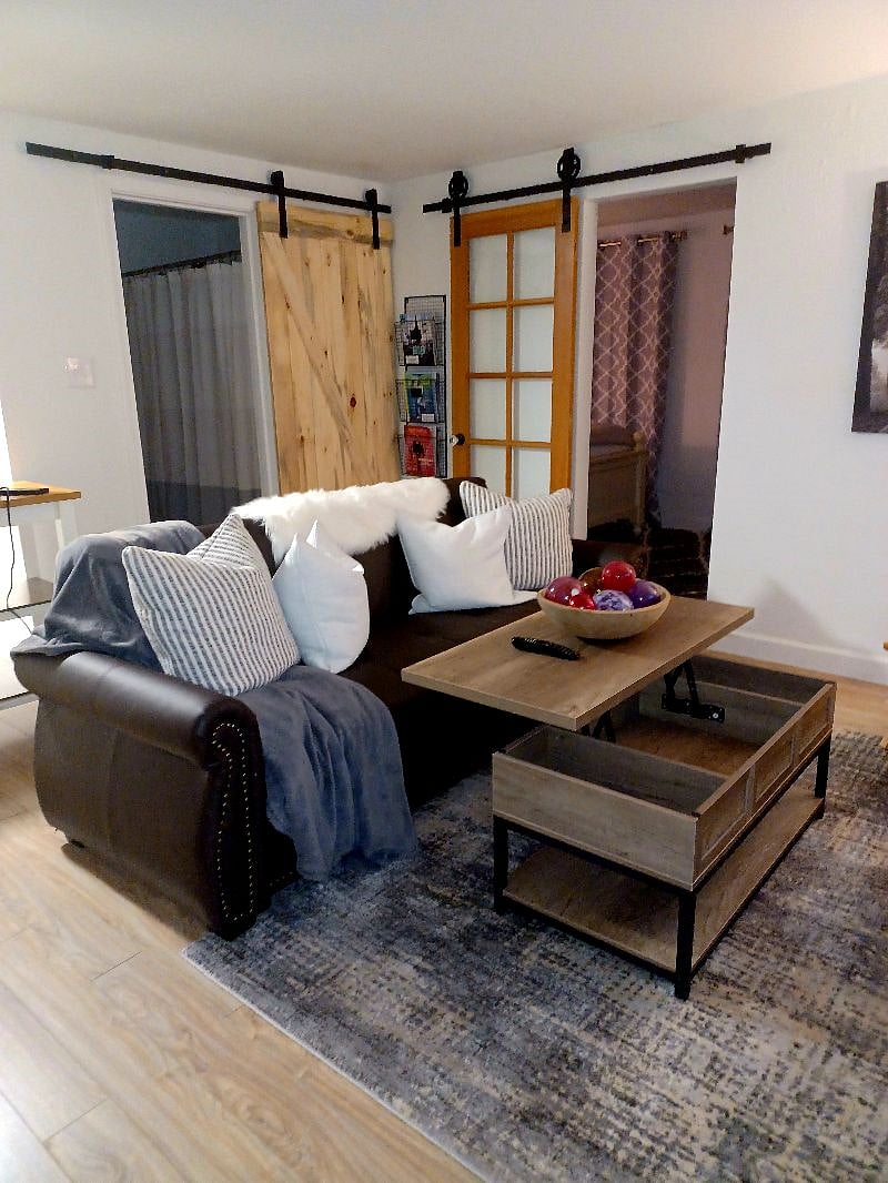 Living room with a table to share meals or a cool space to work,