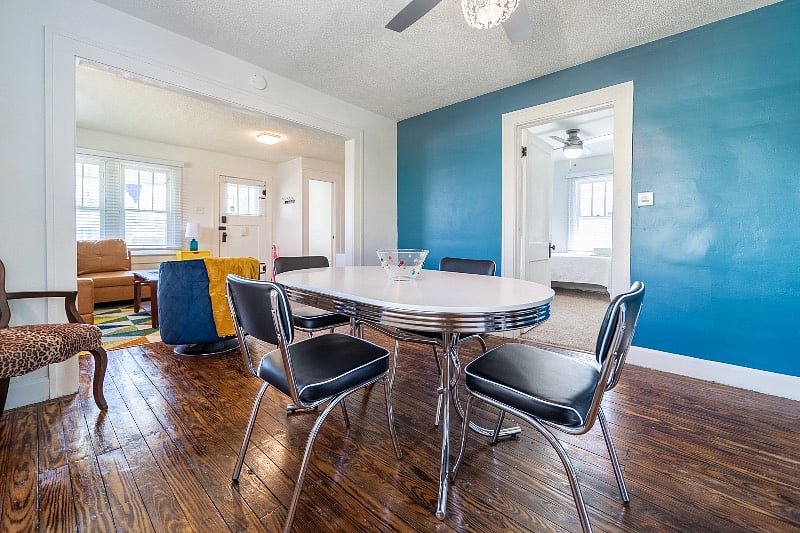 The dining room seats 4-6.