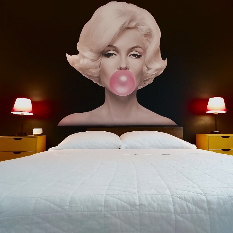 Queen bed. It is connected to the full jack and jill bathroom.