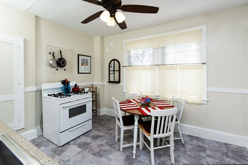 Eat-in fully stocked B2 Kitchen