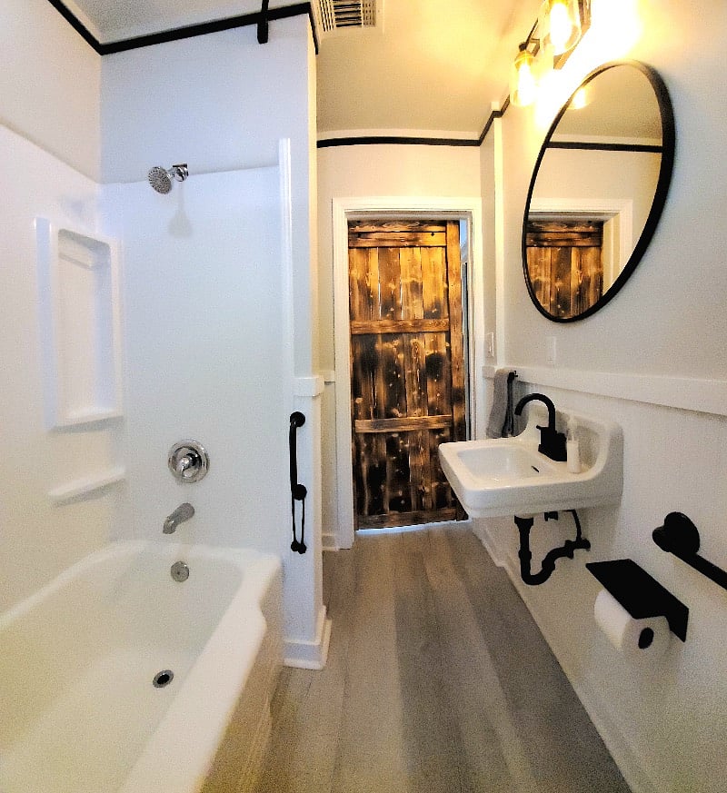 Full Bathroom