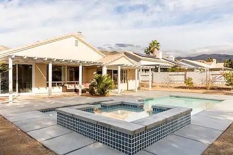 Hot tub