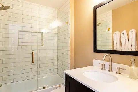 Soaking tub