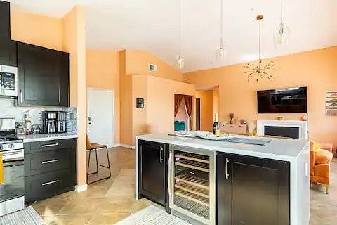 Wine/drink fridge to keep beverages coolL
