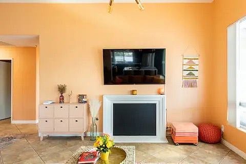Vaulted ceilings with smart tv in main living space