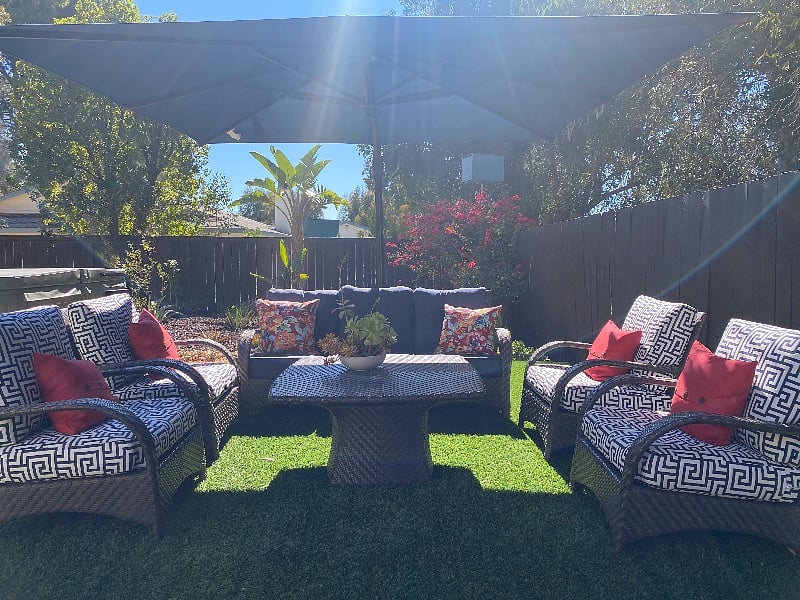 shade pool side seating