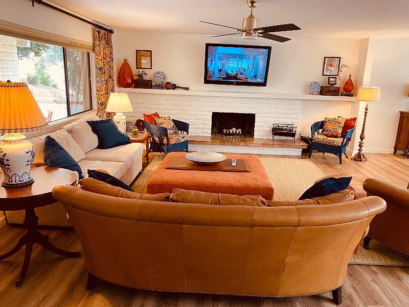 55" TV with Directv and streaming with apps