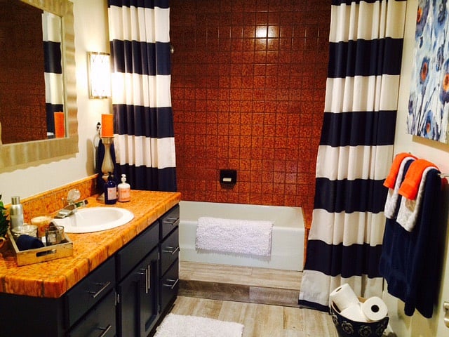 Pool level bath