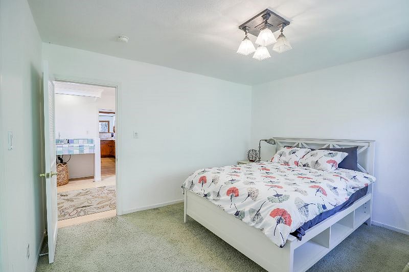 Second Bedroom with queen bed