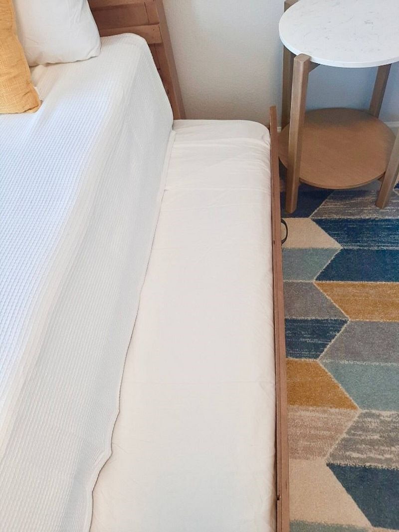 Twin trundle bed