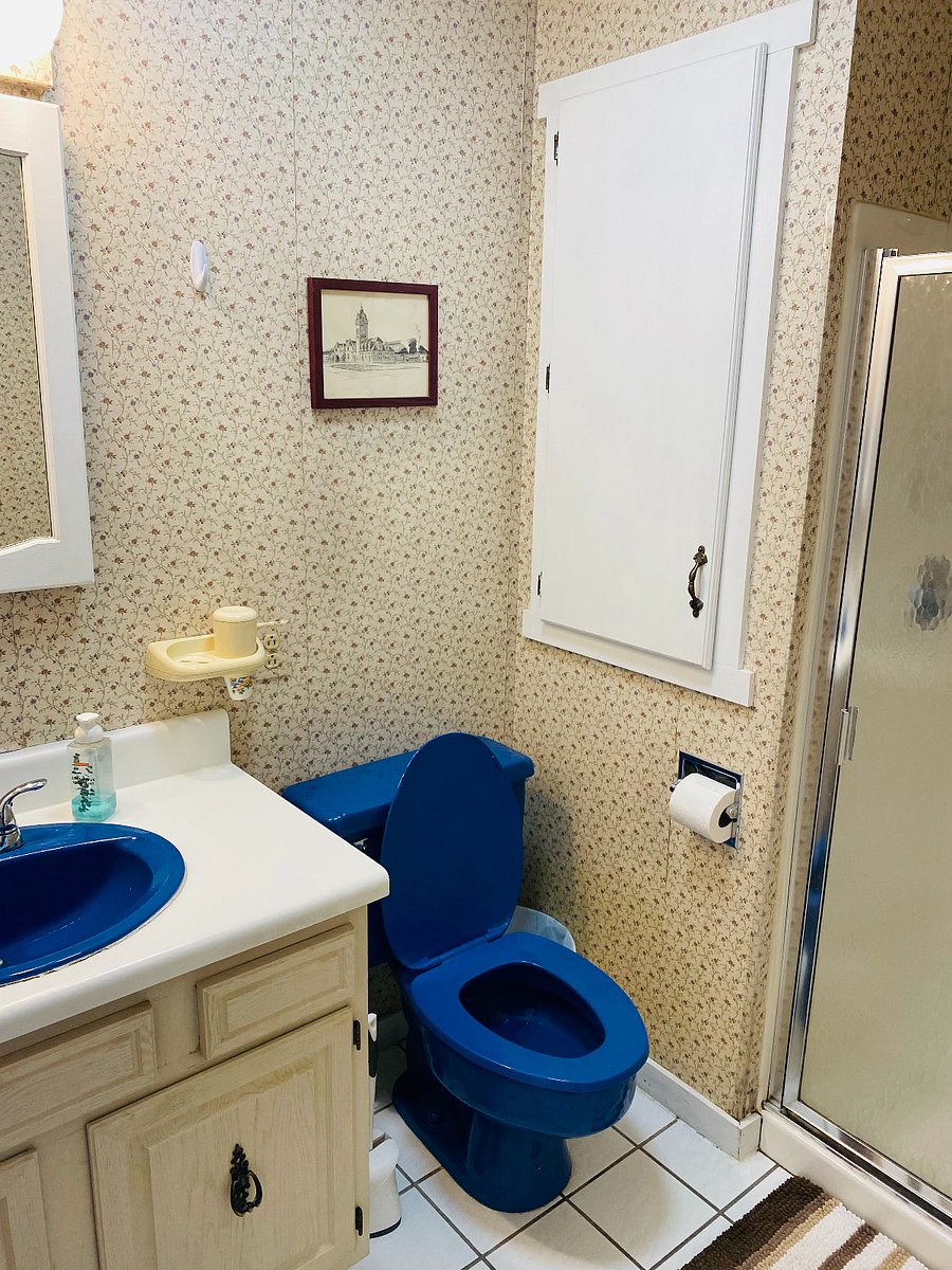 Downstairs 3/4 bath