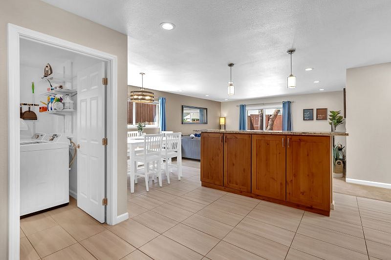 Furnished Finder property 471404_1 photo 12