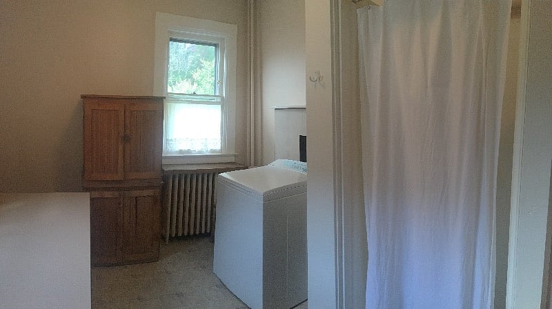 Laundry/shower room