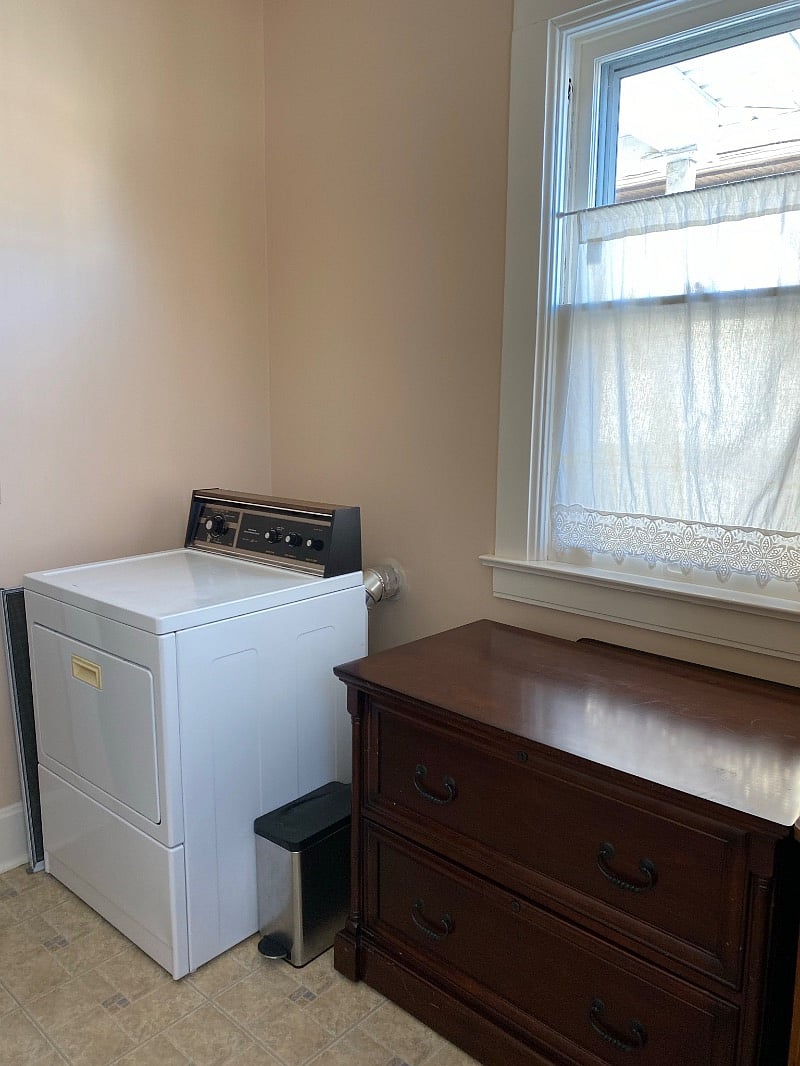Laundry/shower room