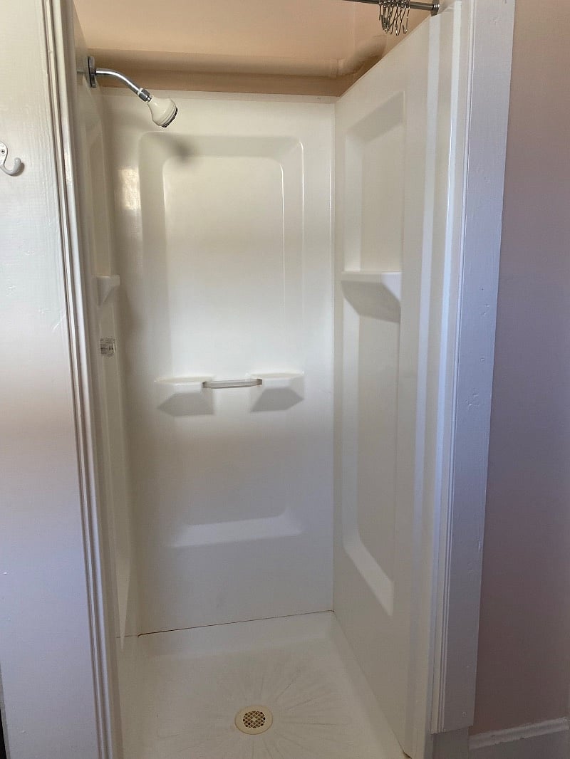 Laundry/shower room