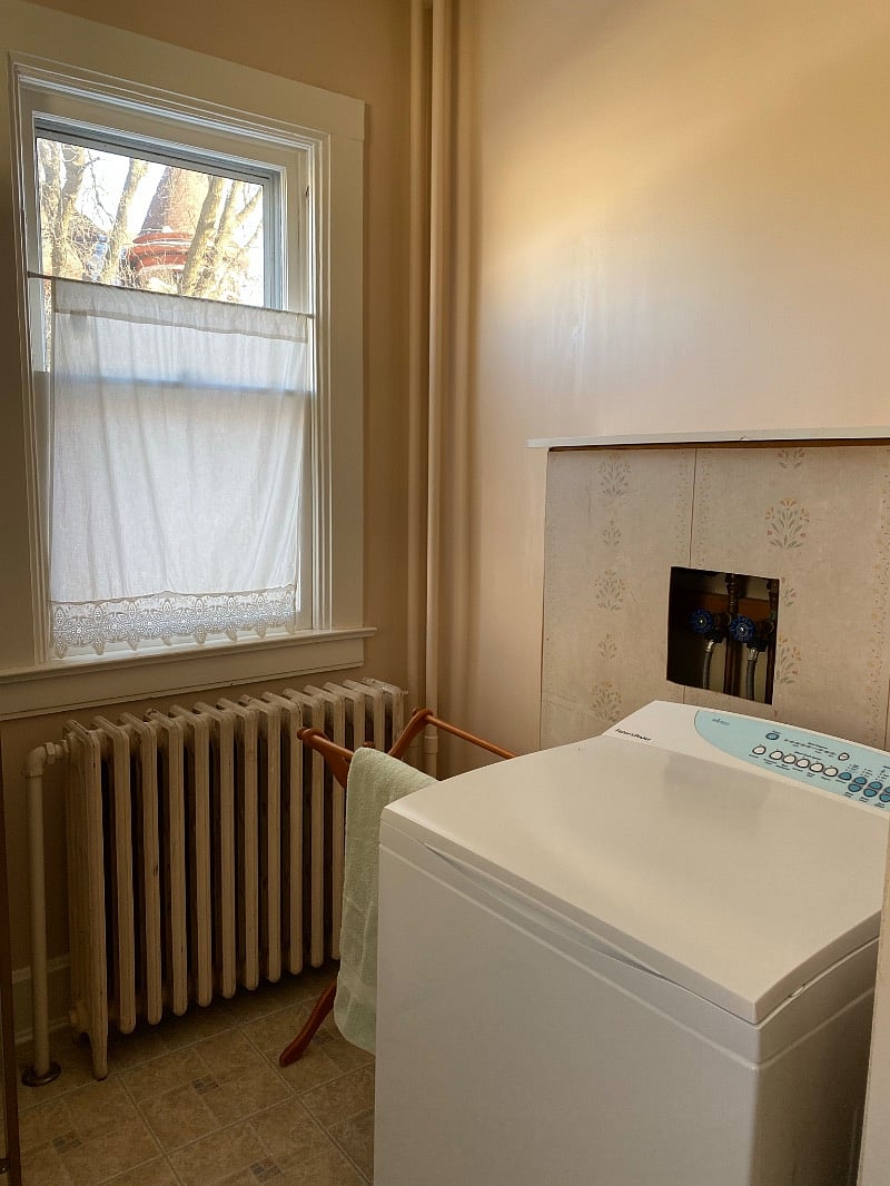 Laundry/shower room