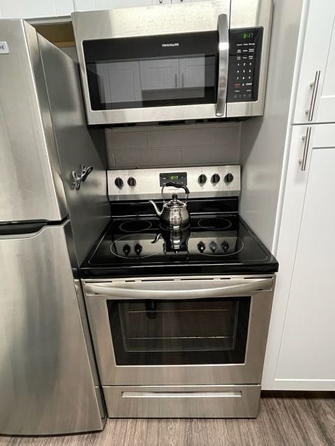 electric range, tea pot, microwave above range