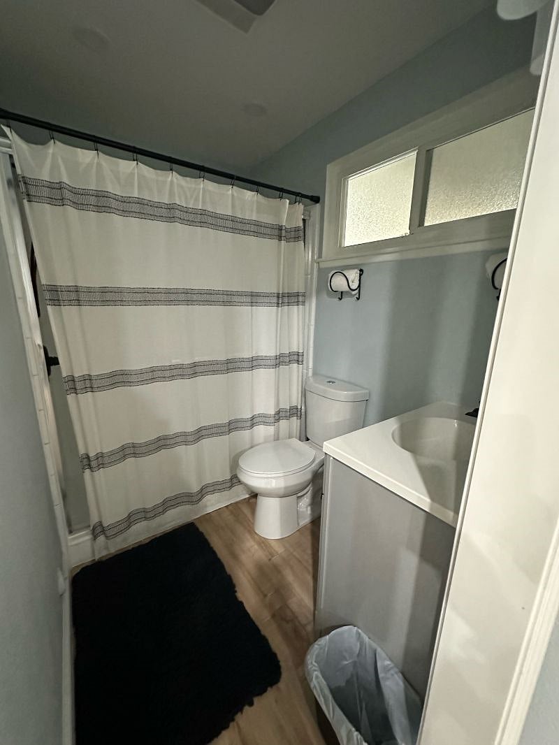 master bed bathroom