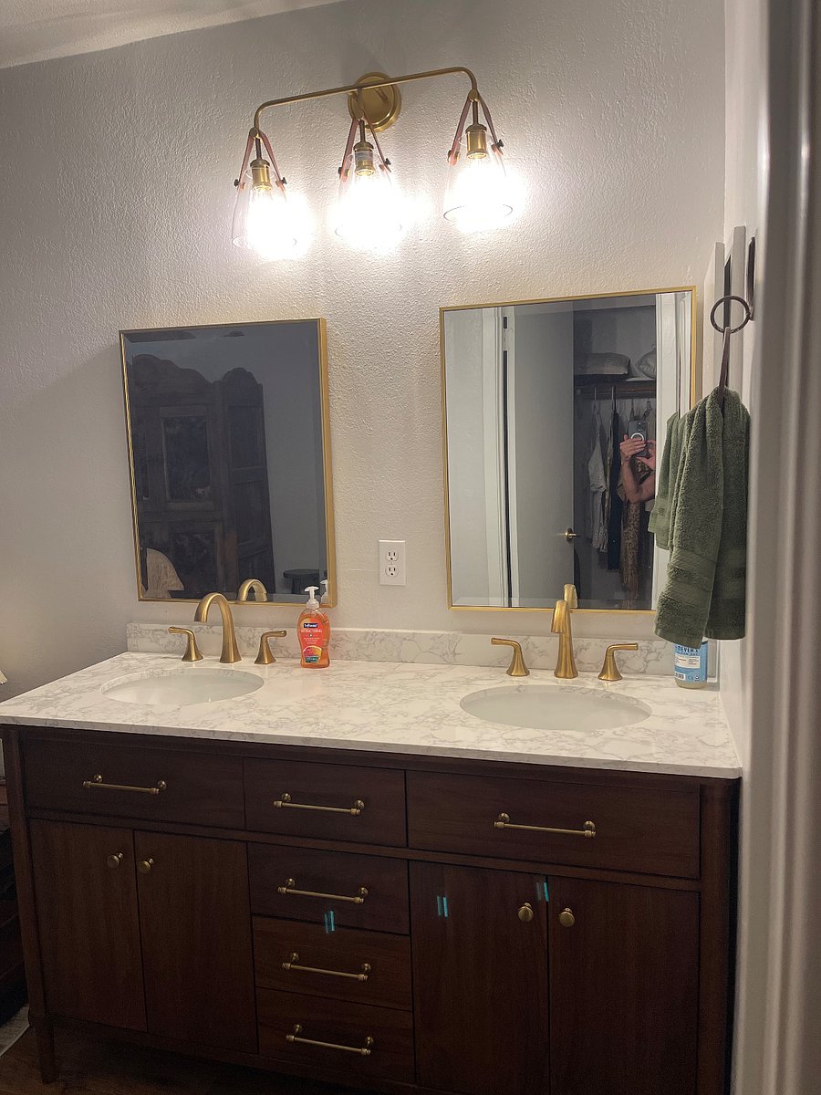 2 sink Vanity in the Upstairs Master Bedroom